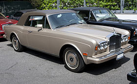 1989 Rolls-Royce Corniche II in champagne.jpg